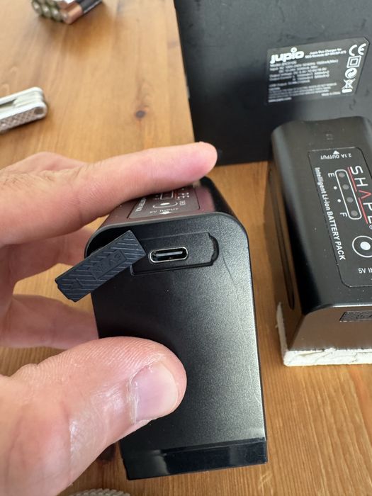 Batery blueshape bp975 + charger (for canon cinema or red komodo 6k)