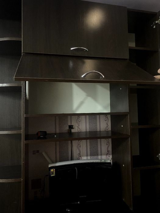 Продам комп'ютерний стіл-шафу