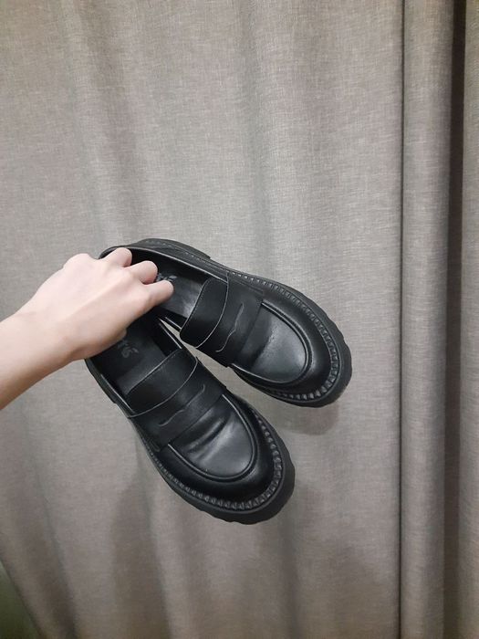 Чорні лофери жіночі