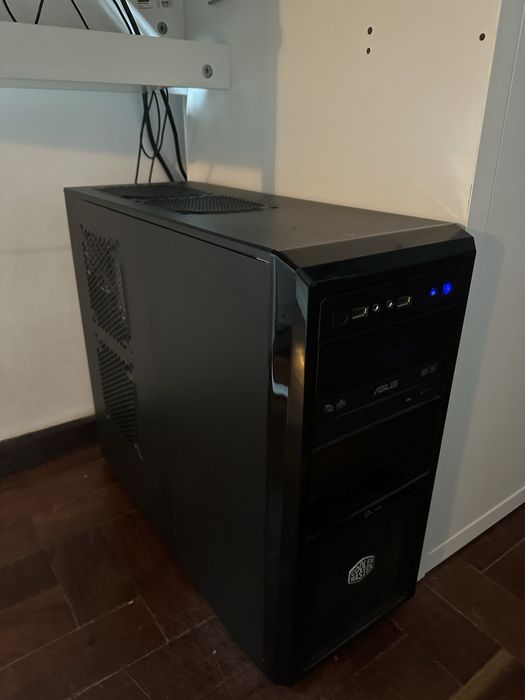 Vendo um computador de secretária
