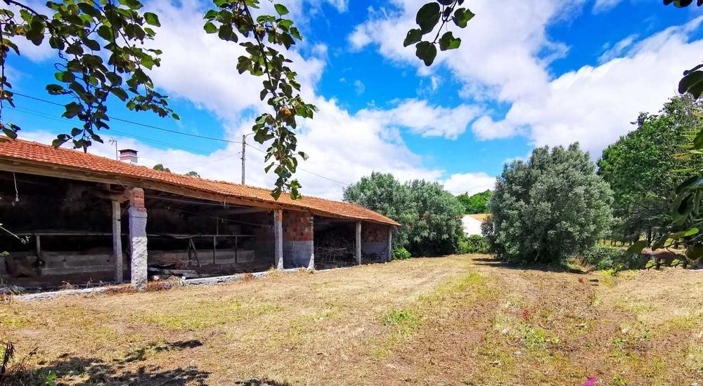 Moradia T5 com 4.495m² de terreno - Viana do Castelo - Portugal