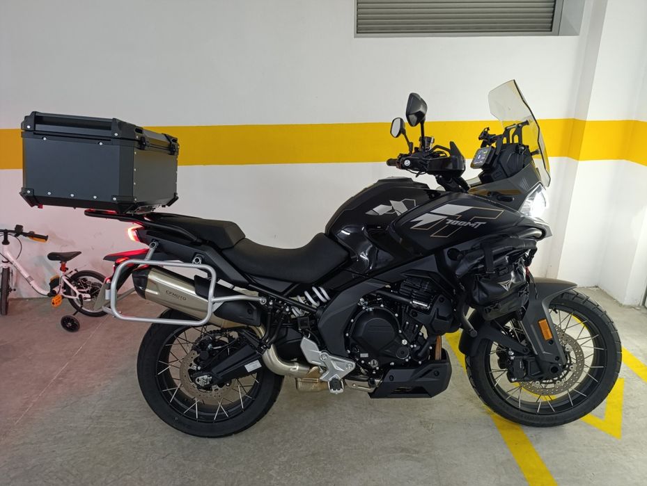 CF Moto MT 700ADV