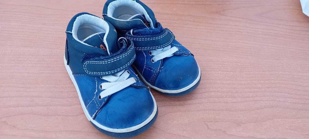 Sapatos Bebé tamanho 21
