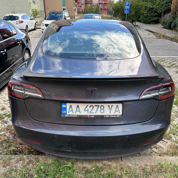 продам Tesla model 3