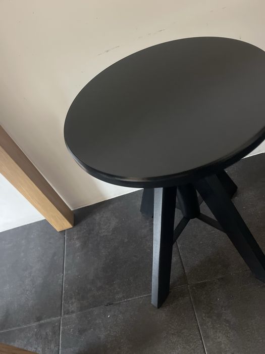 Banco preto ikea