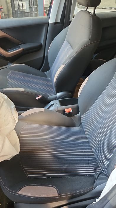 Peugeot 208 para peças