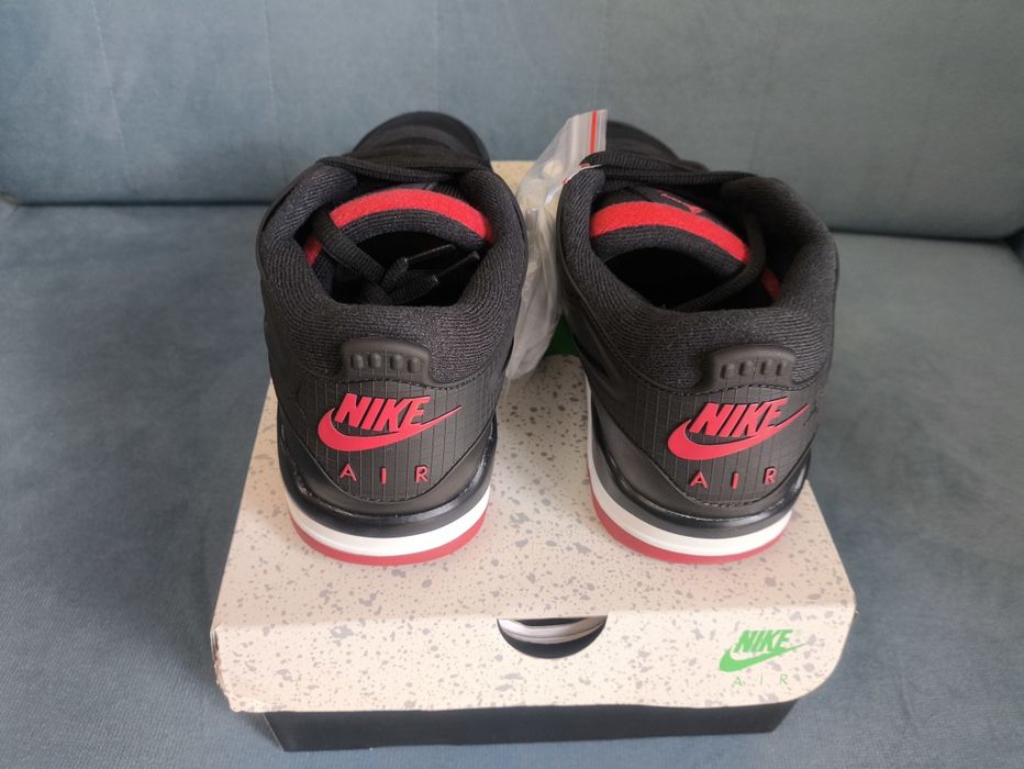 Buty AIR Jordan 4 RM rozmiar 43 'Bred'
