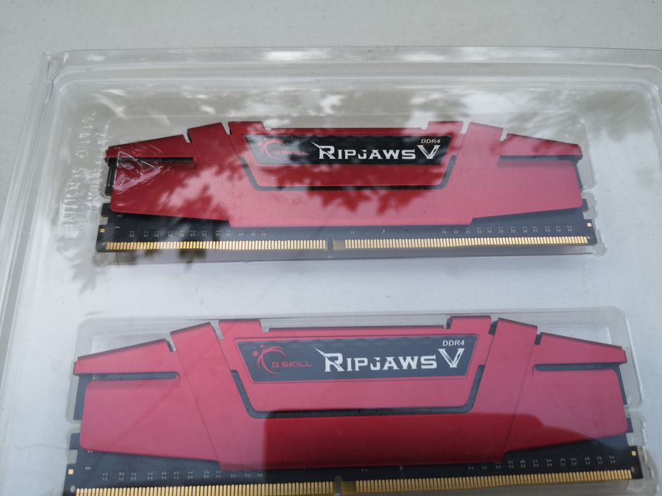 .Memória Ram (4G x 2) total 8 G ddr4 2133 CL15 1.2V
