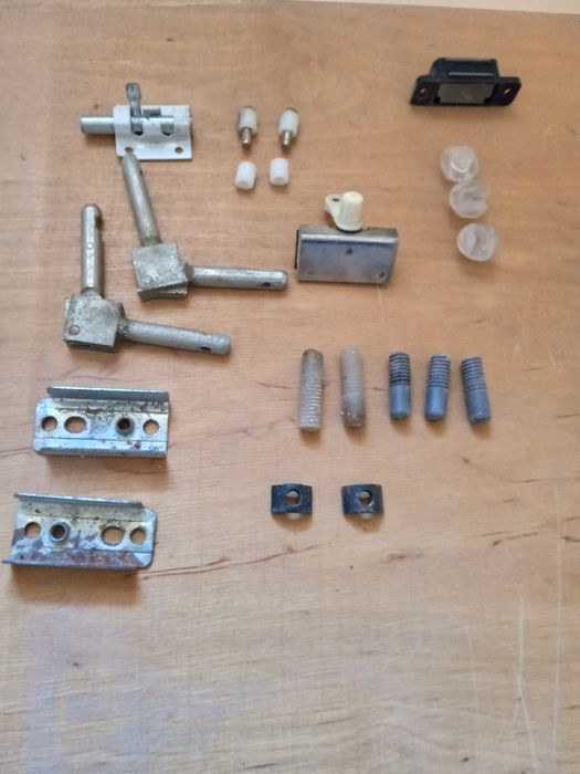 Продам   мебельную фурнитуру б.у..