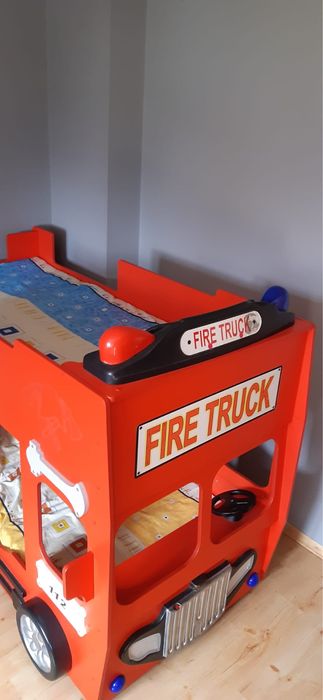 Łóżko piętrowe wóz strażacki