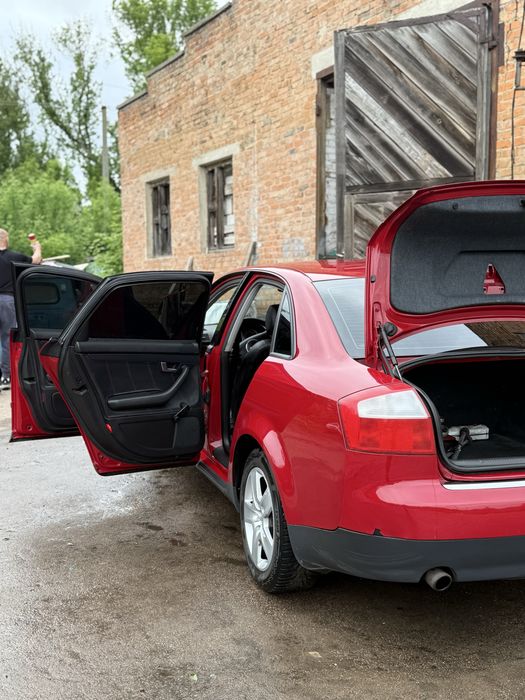 Ауді а4 б6 2001 1.6 бензин,в гарному стані