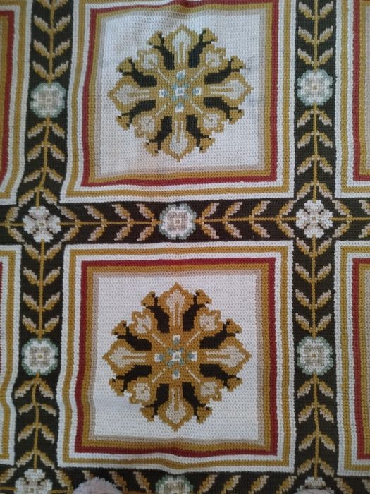 Tapete lã arraiolos tradicional, tamanho 1.55 largura e 1.96 comprimen