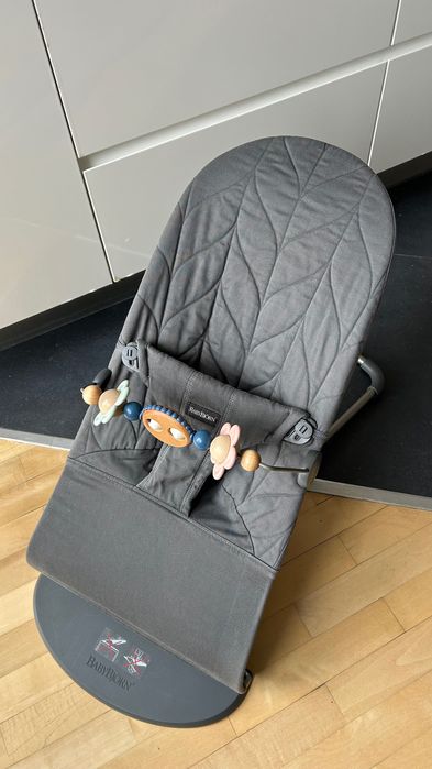 BabyBjorn Leżaczek Bliss + zabawka