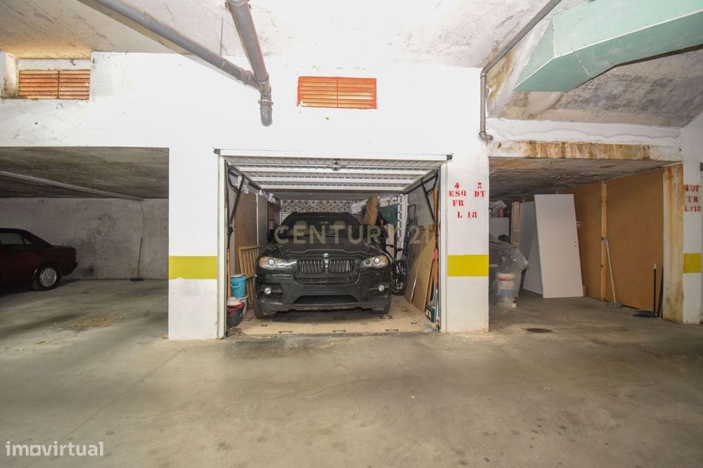 T3 Duplex 116m no Carregado em urbanização tranquila com acesso direto
