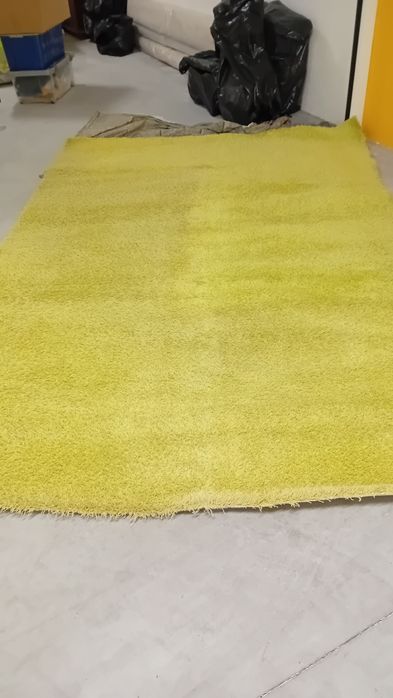 Carpete verde bom estado