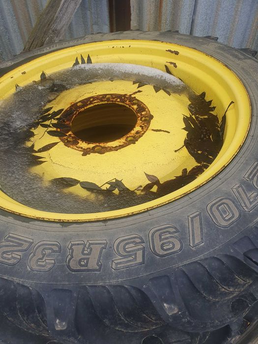 Kola waskie miedzyrzedowe john deere 11,2R32 11,2R46 i 12.4R32 12.4R46