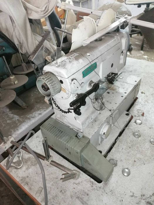 Maquinas de uma serração e de uma fábrica têxtil