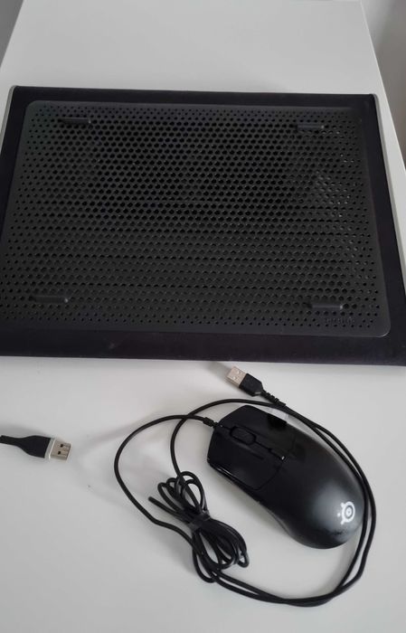 Targus AWE55 chłodząca aktywna (2 wentylatory) do 17"