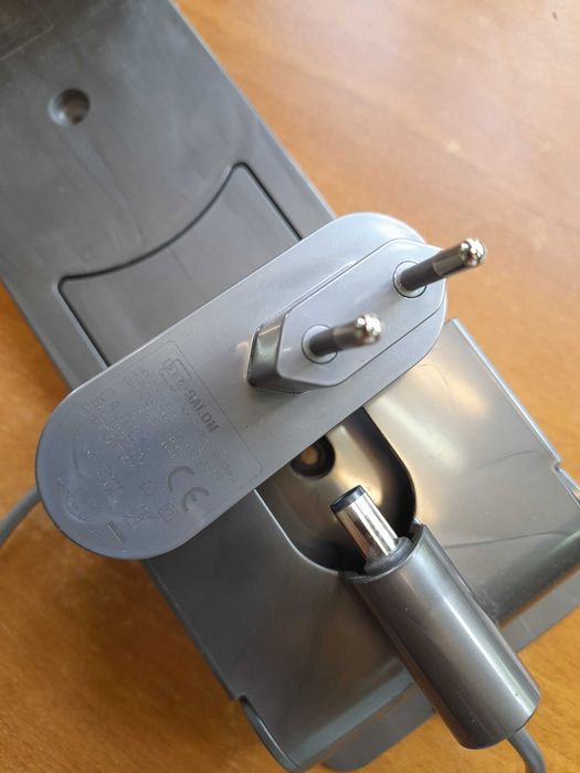 зарядна станція дайсон зарядка