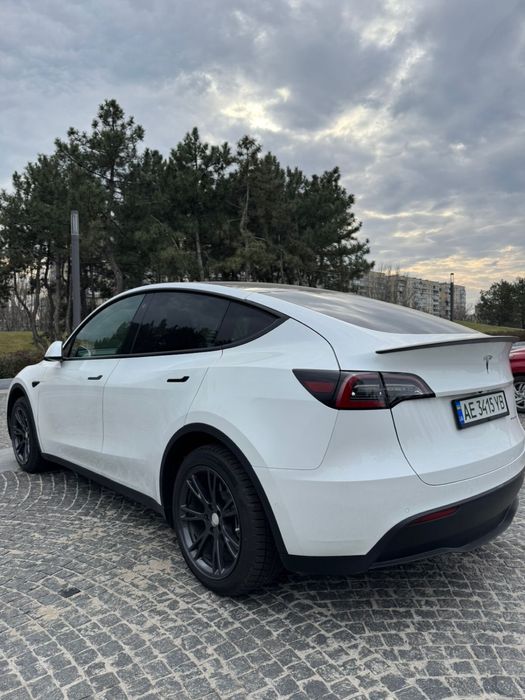 Tesla Model Y Long Renge 82 kvh