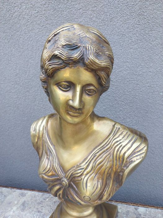 Figura popiersie Diana Artemida bogini łowów i lasów mosiądz