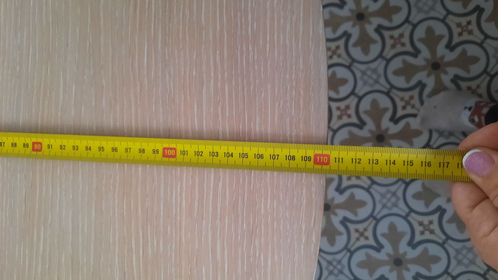 Stary okragły stół-odnowiony