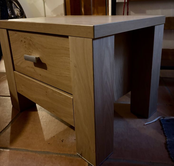 Conjunto de 2 Camas de Solteiro em Madeira + 2 Colchões (1 Novo)