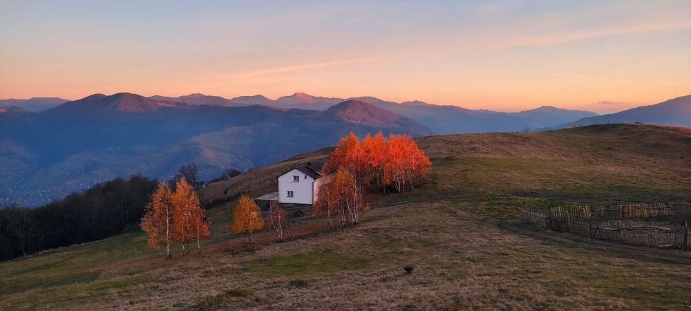 Номер з панорамним видом на високогір'я Карпат