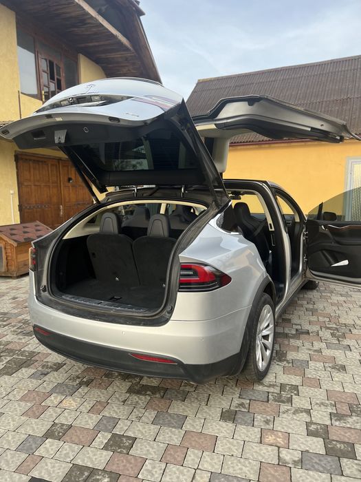 Tesla Model X 75D 2018 року