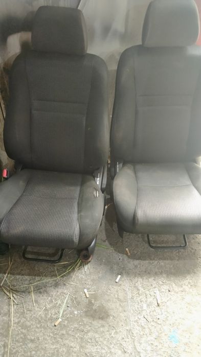 Сидіння Авенсіс 2 покоління універсал