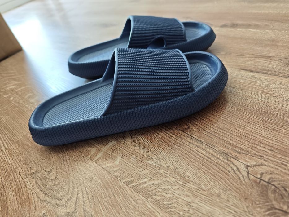 Klapki z wysoką podeszwą