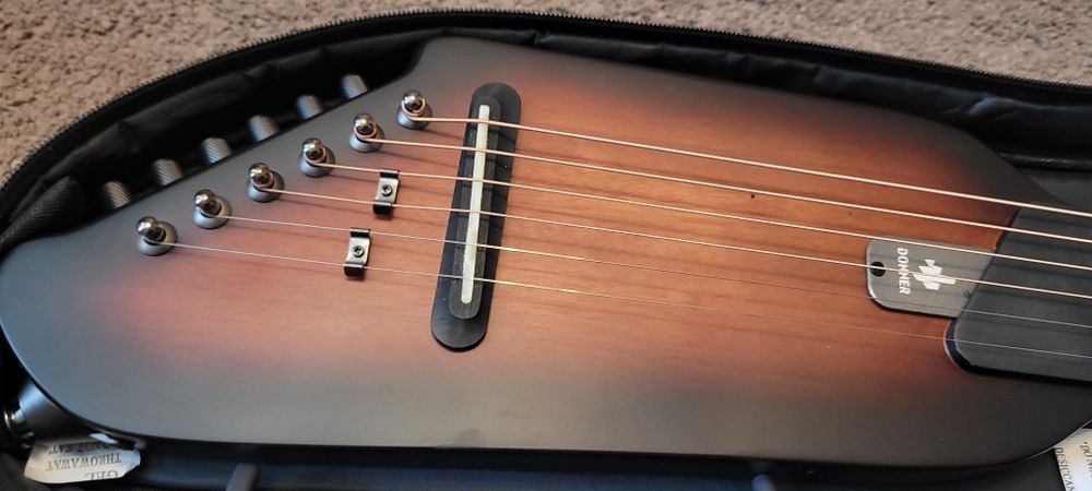 Портативна гітара для подорожей DONER Hush-1