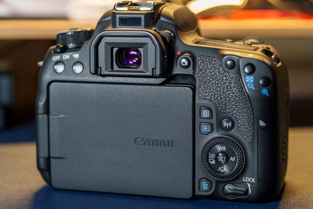 Canon 77D – Excelente Estado