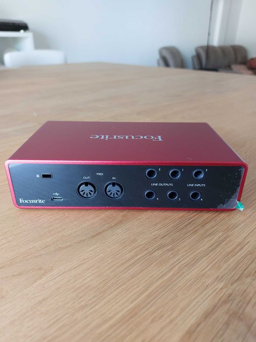 Interface áudio Focusrite Scarlett 4i4