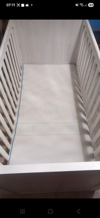 Łóżeczko drewniane z materacem