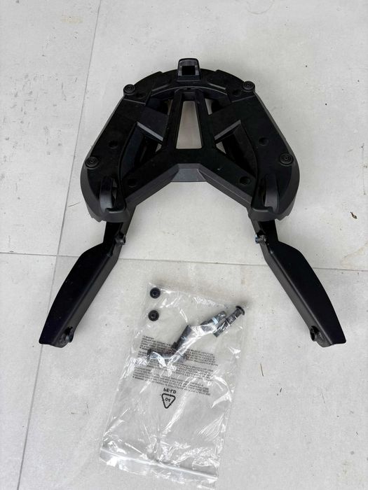 Givi SR1166 + Givi Base M7 para Honda ADV 350