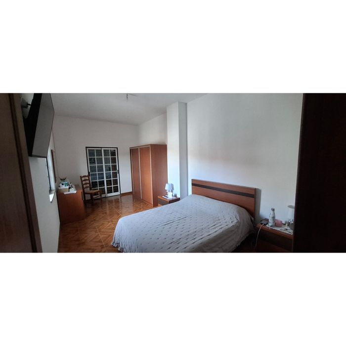 Vende-se Moradia