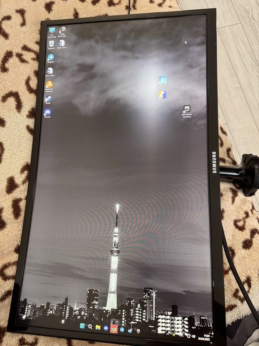 Монитор C24F390F