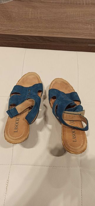 Zamszowe buty na paski Lasocki