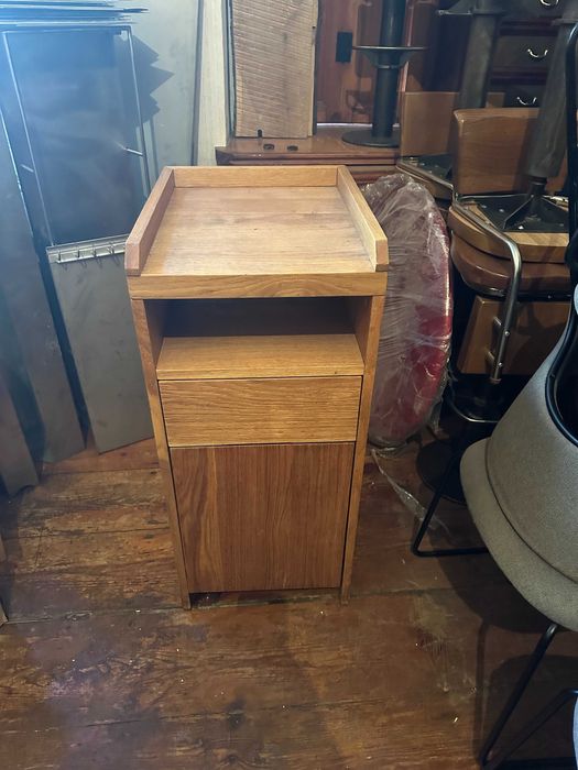 Продам дубовую тумбочку