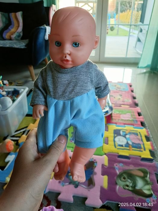 Mała lalka niebieska