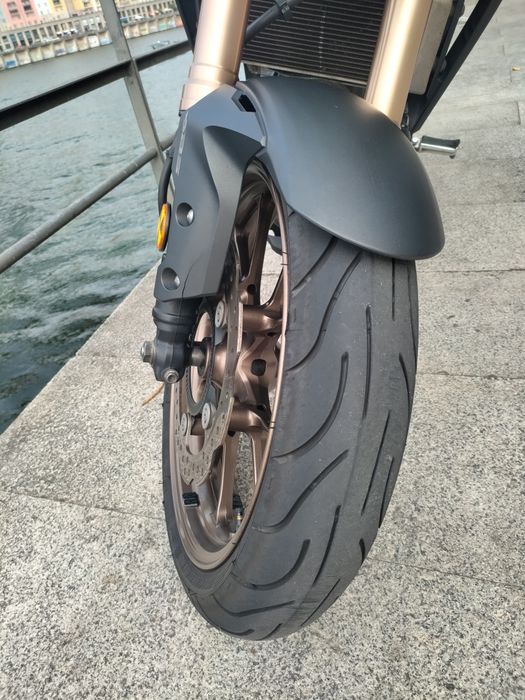 Honda CB 300 R com extras