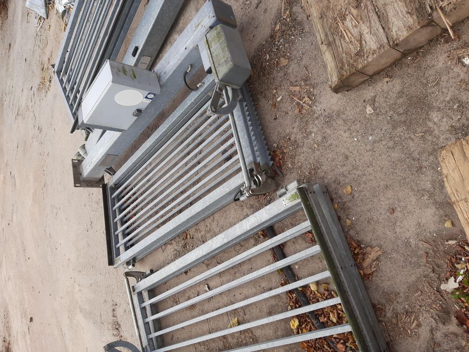 Brama łamana ocynkowana elektryczna