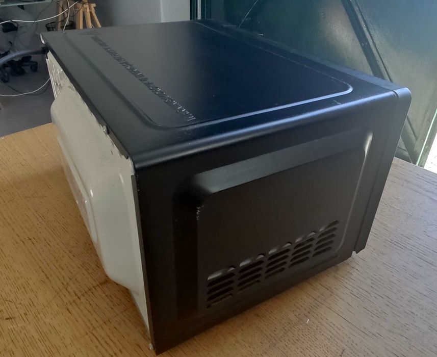 Micro-ondas HISENSE (20 L - Com Grill - Preto)
