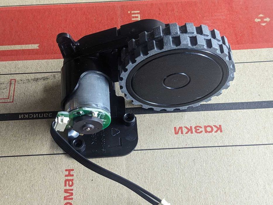 Ліве колесо Xiaomi Mi Robot Roborock S50 S55 S6 Оригінал LS-1060-0240