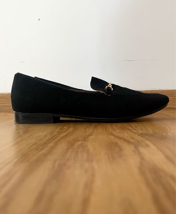 Czarne mokasyny polakiej marki Zbych