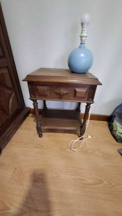 Guarda-fatos e 2 mesinhas de cabeceira