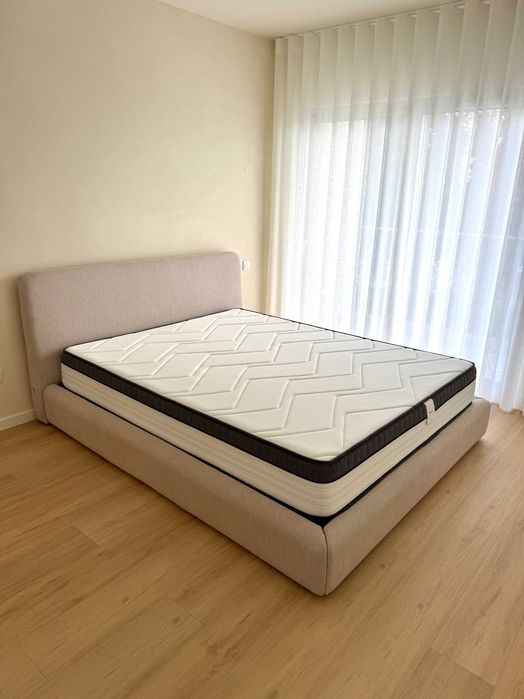Cama de Casal com Arrumação como NOVA
