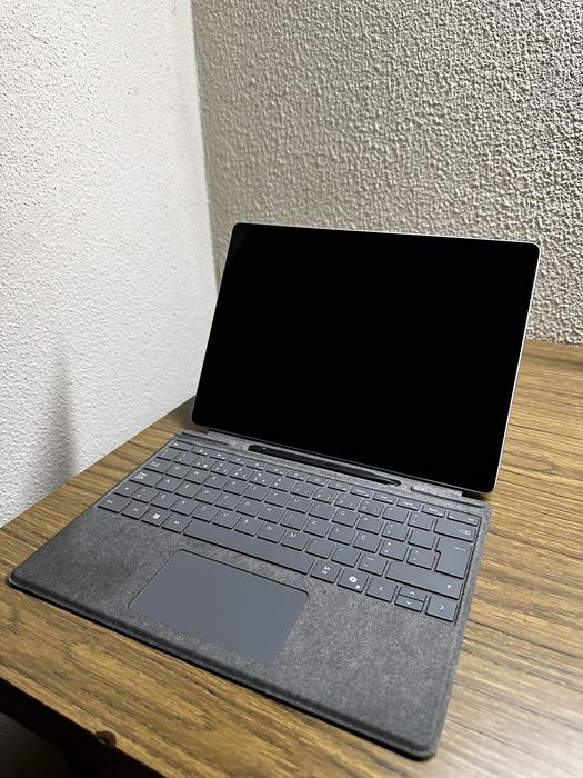 MICROSOFT Surface Pro (13'' - Snapdragon X Elite C12 - Copilot + - RAM: 16 GB - 512 GB SSD PCIe - Qualcomm Adreno)