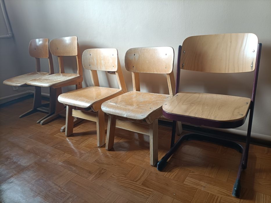 Drewniane krzesła dziecięce vintage casala